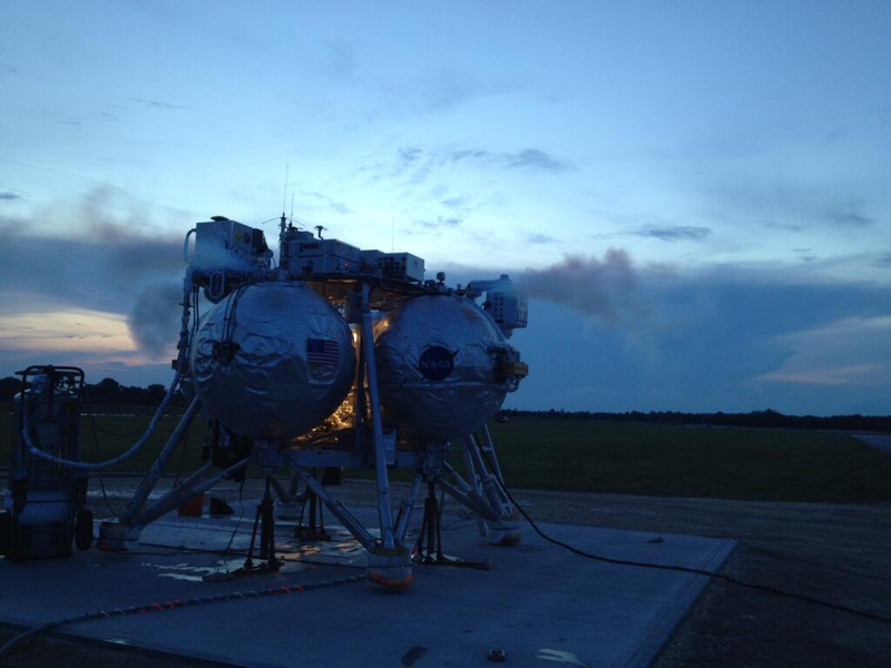 Illustration for article titled Night-flight for the Morpheus Lander is Gorgeous